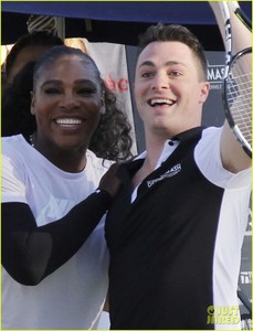 serena-williams-colton-haynes-compete-in-charity-tennis-match-04.thumb.jpg.5c420e827bdb645fefdebcf1e6a50d30.jpg