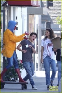 tom-holland-zendaya-spider-man-statue-21.jpg