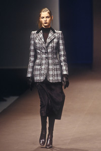 trussardi-fw-1997-1.thumb.jpg.4113a8bfbd5efa5b29b41e873ed03c58.jpg