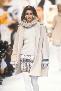 valentino-fw-1991-1.thumb.jpg.6f3668c1b0f1d736d6e169d966d6b47a.jpg