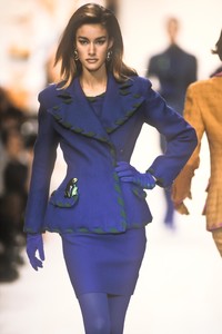 valentino-fw-1991-6.thumb.jpg.a4755434ba9bd38065ffa622a895c3c4.jpg