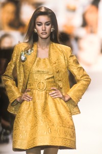 valentino-fw-1991-7.thumb.jpg.6dc3305182754ba618ff4ddeca96f0a6.jpg