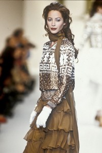 valentino-fw-1993-9.thumb.jpg.83254bae301ca649b4ca22a718dc007b.jpg