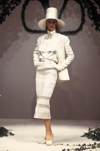 valentino-hc-1993-1.thumb.jpg.750080debc80050f29cca74ecee45020.jpg