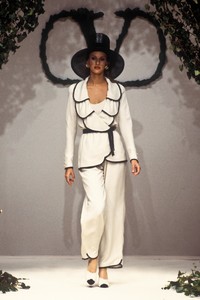 valentino-hc-1993-2.thumb.jpg.9c3f81fca231238555e028541ba2acc8.jpg