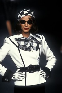 valentino-hc-fw-1992-2.thumb.jpg.e4d5be2ceb2441892c6deee42fb3c682.jpg