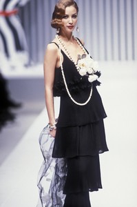 valentino-hc-ss-1992-4.thumb.jpg.de4eb676418e46fe550b505b25d30b68.jpg