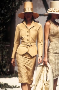 valentino-hc-ss-1993-1.thumb.jpg.c7137589f4ccfa3430ca3ef04ee5b521.jpg