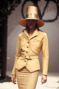 valentino-hc-ss-1993-2.thumb.jpg.fd49ceea34adebd0ec7ef8cf5fb17799.jpg