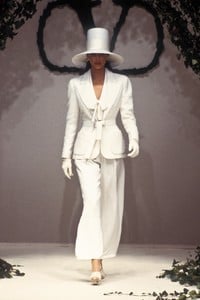 valentino-hc-ss-1993-3.thumb.jpg.0e80c333138308c77dd78884f76860ec.jpg