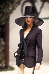 valentino-hc-ss-1993-5.thumb.jpg.3b93f77423cc240633c2d30e31f910c7.jpg