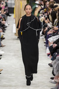 valentino-rf18-1131.thumb.jpg.ac77b74f5197c0743a6d4c79279e84f7.jpg