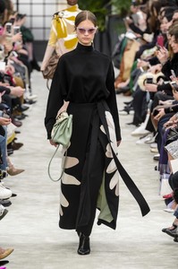 valentino-rf18-1240.thumb.jpg.4dec61b1c81d295b404c1a9bcbc86b4b.jpg