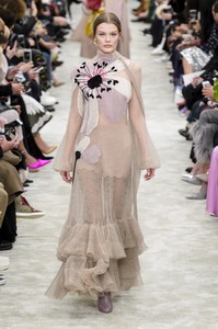 valentino-rf18-1286.thumb.jpg.54f9645b90d49647b570550864de6559.jpg