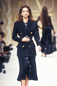 valentino-ss-1993-2.thumb.jpg.d5447e3f773e34e8f19621f0f90f7a21.jpg