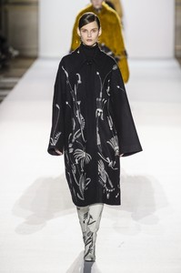 van-noten-rf18-2194.thumb.jpg.38112d36fa01d965e996ab278a01405a.jpg