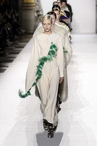 van-noten-rf18-2804.thumb.jpg.47bd0788e07426529f9fad5a6754747f.jpg