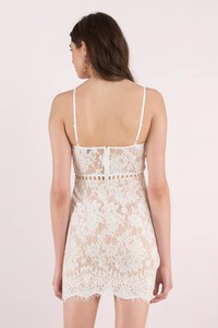 white-after-dark-lace-bodycon-dress3.jpg