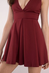 wine-date-night-pleated-dress2.jpg