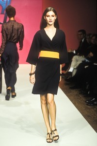 yves-saint-laurent-ss-1998-1.thumb.jpg.16b469664b1c534fa18c4e2b1e0aebef.jpg