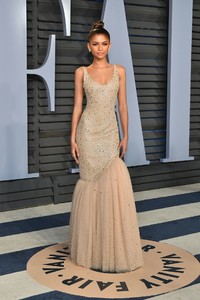 zendaya-2018-vanity-fair-oscar-party-in-beverly-hills-2.jpg