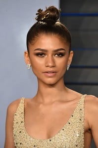 zendaya-2018-vanity-fair-oscar-party-in-beverly-hills-3.jpg