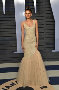 zendaya-2018-vanity-fair-oscar-party-in-beverly-hills-4.jpg