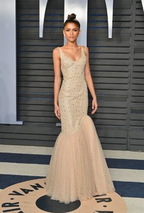 zendaya-2018-vanity-fair-oscar-party-in-beverly-hills-6.jpg