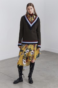 01-markus-lupfer-pre-fall-2018.thumb.jpg.786805dc7ce6be19ad80cf100376c9b5.jpg