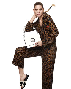 03_FENDI-and-NAP-Capsule-Collection-images.thumb.jpeg.3f654c9ae564631ebbf510e40e53c727.jpeg