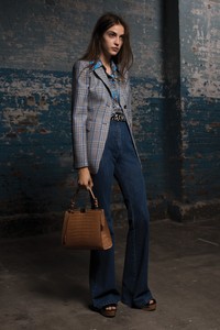 13-michael-kors-fw-18.thumb.jpg.f4b36f0b57d1d4c816daf48fee94329d.jpg
