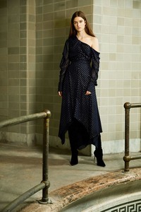 17-jonathan-simkhai-pre-fall-18.thumb.jpg.ff1c403c40387e2b344c003f87bb9eaa.jpg