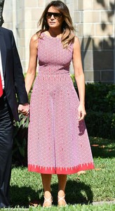 4ABEC92800000578-5567461-Both_Melania_and_Tiffany_opted_for_festive_outfits_The_first_lad-a-104_1522601382749.jpg