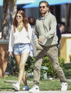 4AF23DFC00000578-5591867-Duo_This_weekend_Scott_Disick_was_glimpsed_stepping_out_with_his-a-43_1523211662140.jpg