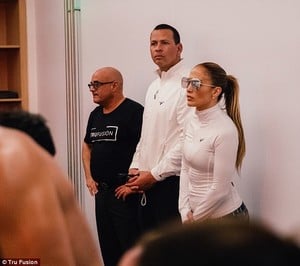 4B07EEF400000578-0-Reunited_JLo_had_headed_to_Florida_from_Las_Vegas_where_she_perf-m-22_1523407554929.jpg