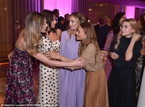 4B5757B300000578-5636867-image-m-91_1524196598675.thumb.jpg.38ccd45f3077943ef611cacdf352c697.jpg