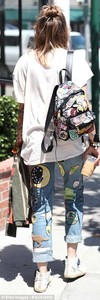 4B5F332D00000578-5640385-Eclectic_Paris_teamed_her_weed_tee_with_a_pair_of_jeans_covered_-m-17_1524261181322.jpg