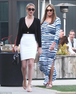 4B6AC43900000578-5644449-Date_night_Caitlyn_Jenner_and_her_trans_gal_pal_Sophie_Hutchins_-m-55_1524419540406.jpg
