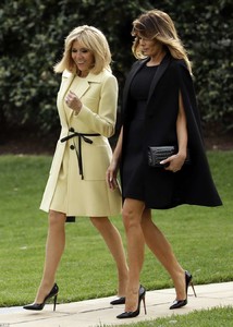 4B78EFE800000578-5651835-Fashionistas_Melania_and_Brigitte_Macron_put_on_a_stylish_displa-a-111_1524589452066.jpg