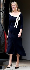 4B7F526900000578-5651835-Fashion_show_The_first_daughter_is_pictured_leaving_her_home_on_-a-110_1524589451989.jpg