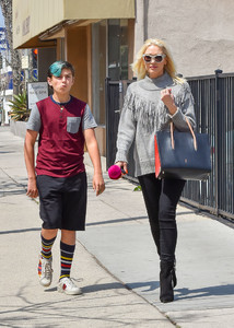 Gwen+Stefani+son+Kingston+out+MOrlwVMwk5cx.jpg