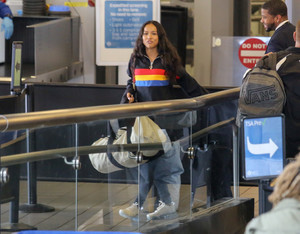 Karrueche+Tran+at+LAX+v7K3aZ5abwbx.jpg