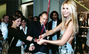29 octubre 2002 inauguracion boutique swatch en milan d.jpg