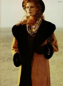 5acb1482a5388_LOFFICIELFRANCE1990fourrureauquotidienmichelbreton10.thumb.jpg.d9d7e6f578b6803da710713fa74792a8.jpg