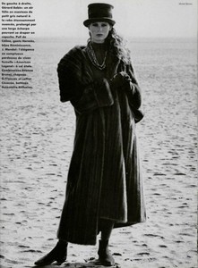 5acb14858333d_LOFFICIELFRANCE1990fourrureauquotidienmichelbreton12.thumb.jpg.bd861a32f703dd4c206013f89e0cd139.jpg
