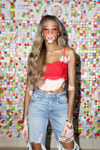 5ad4450fe10cf_WinnieHarlowREVOLVEfestivalDay2GulvikfDZF3x.thumb.jpg.9efd2f583d61b90ab1ca1abeb905b704.jpg