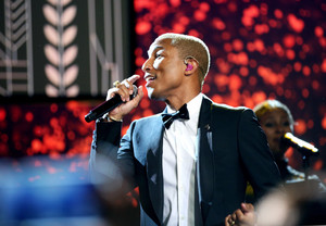 Pharrell+Williams+Seventh+Biennial+UNICEF+qzJ7m35jHfqx.jpg