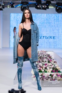 5ad4b00ada4fa_AndreeaPetre-BucharestFashionWeek(12).thumb.jpg.92273f999507f5e3931c8c8de2d5c7cb.jpg