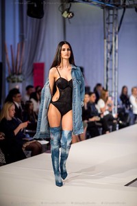 5ad4b00bf1fbc_AndreeaPetre-BucharestFashionWeek(13).thumb.jpg.9236dc3b21623b11966a0e5b418cc9d8.jpg