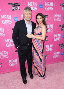 Hilaria+Baldwin+Mean+Girls+Broadway+Opening+CNxZnI4U6gix.jpg